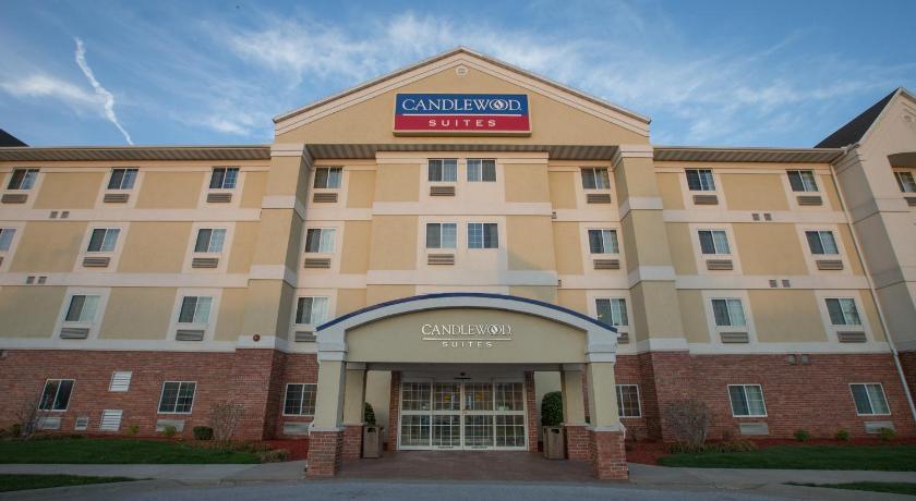 a large building with a sign on the front of it, Candlewood Suites Springfield in Springfield (MO)