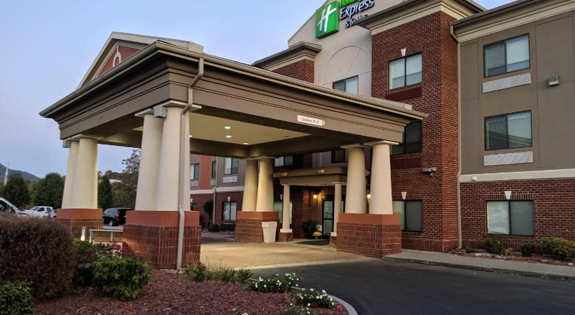 Holiday Inn Express Hotel & Suites Claypool Hill -Richlands Area photo