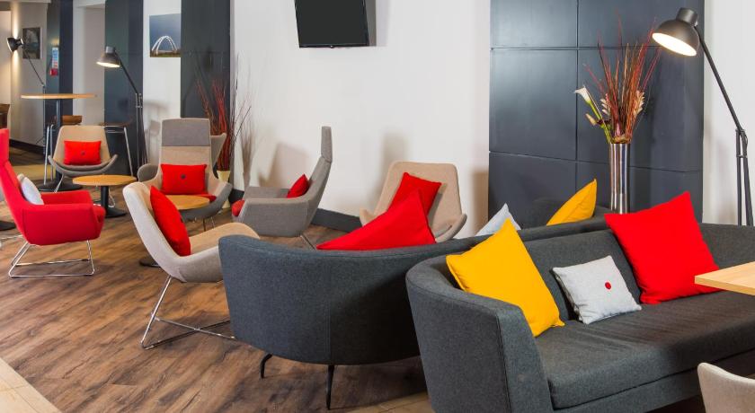 Holiday Inn Express Newport photo