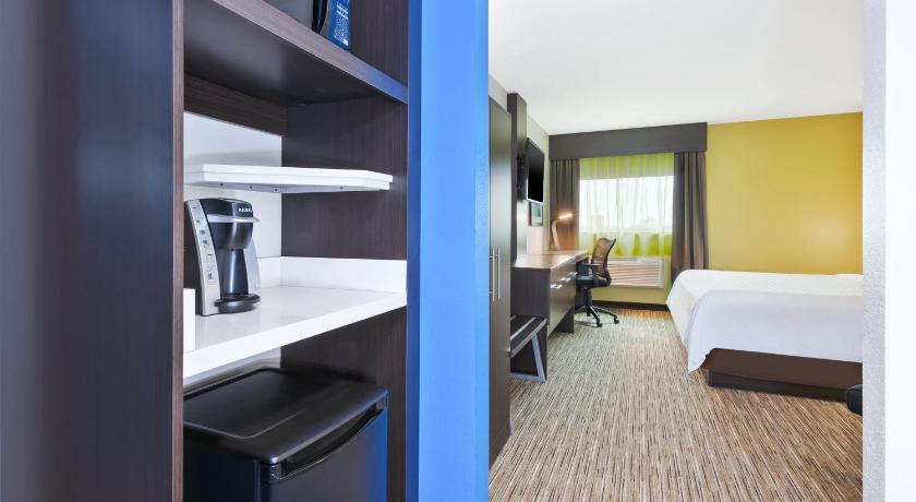 Holiday Inn Express Winnipeg Airport - Polo Park