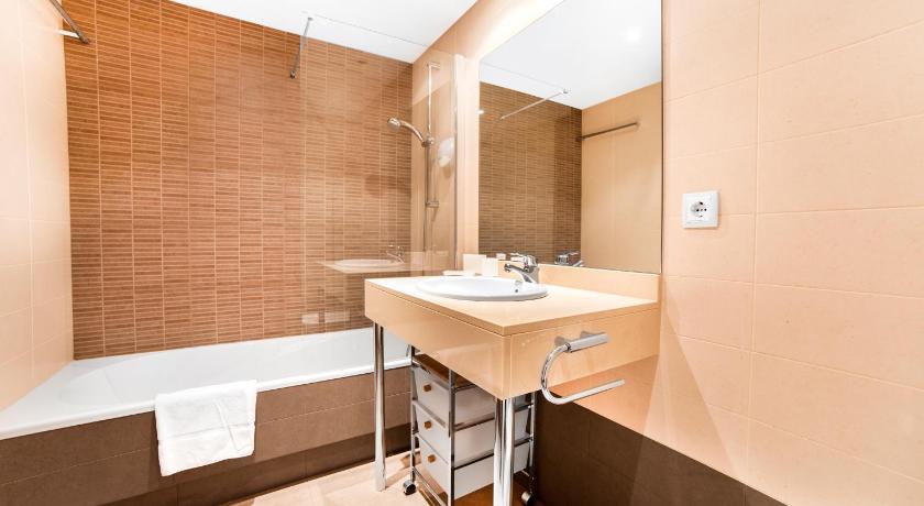 Imatge de Apartament 3 Habitacions amb Vista (Three-Bedroom Apartment with Views) 8
