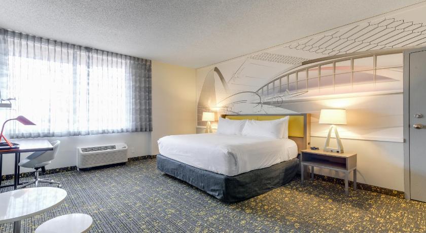 Hotel Rl St Louis Airport In St Louis Mo Room Deals Photos