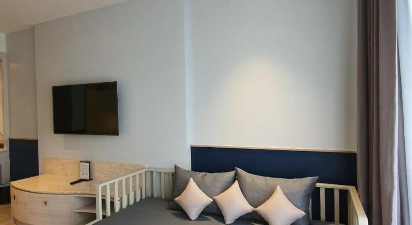 Image of Deluxe Garden View Room 8