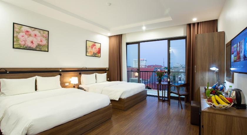 a hotel room with a large bed and a large window, Trang An Flower Hotel in Ninh Bình