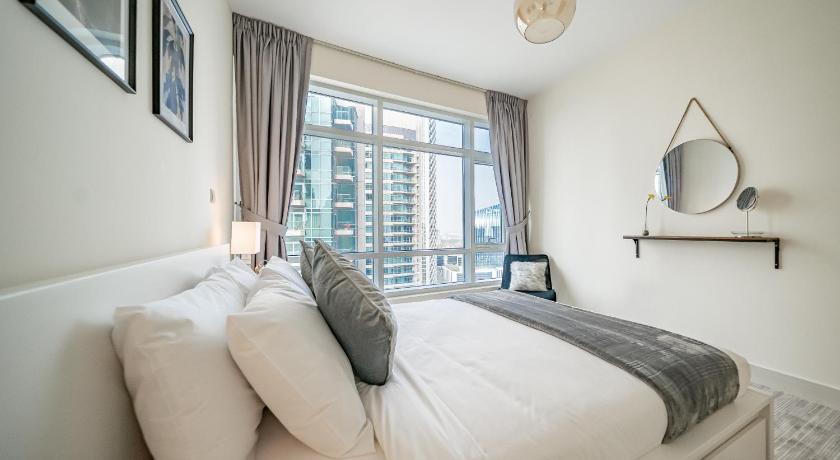 HiGuests - Designer Apt with Panoramic View near Burj Khalifa photo