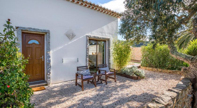 Image of Suite with Pool View 15