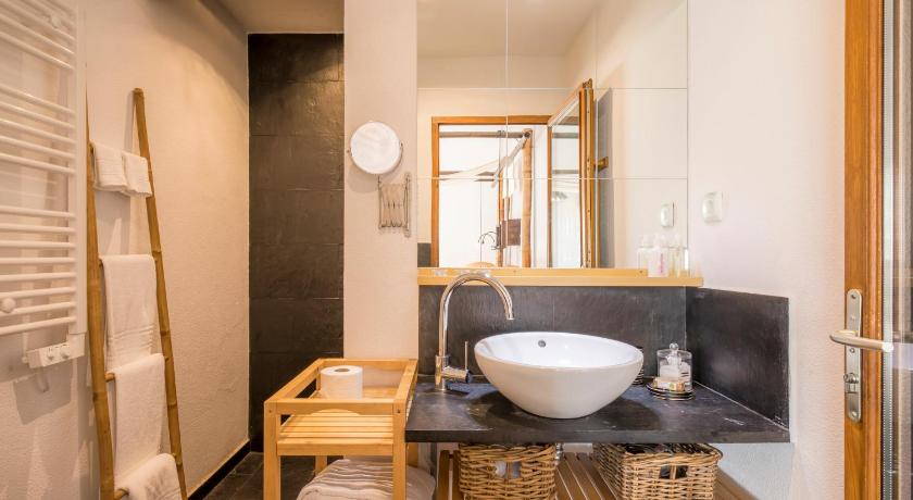 Image of Suite with Pool View 6