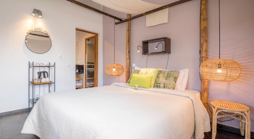 Image of Suite with Pool View 3