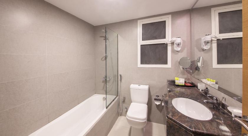 Image of 1 King Bed, Executive Suite, Sea View, Non-Smoking 2