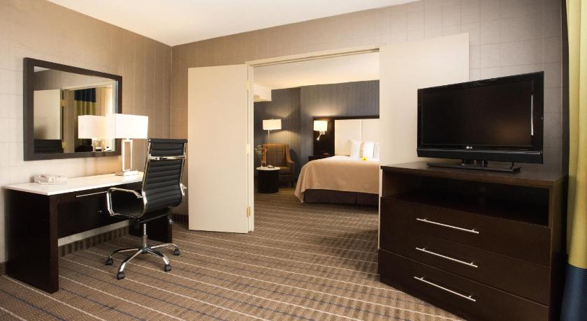 Holiday Inn Hotel & Suites Mississauga