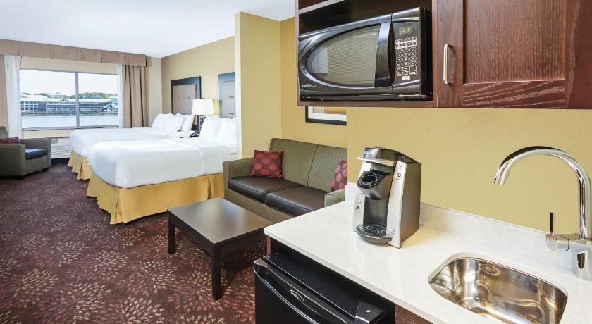 Holiday Inn Express & Suites Sandusky