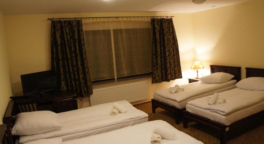 켄치에르진-코즐레 Dworska Elektrownia 2성급 호텔 로비