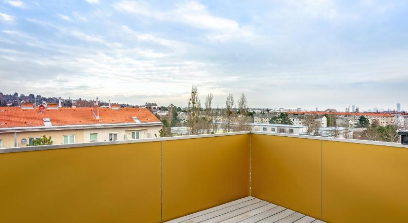 Mark's Penthouse Apartments managed by SKY9 Apartments photo