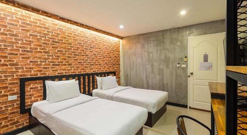 Image of Superior Twin Room 12