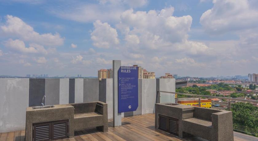 Cozy 2-bedroom condo w Pool - 5 Pax - Kajang photo