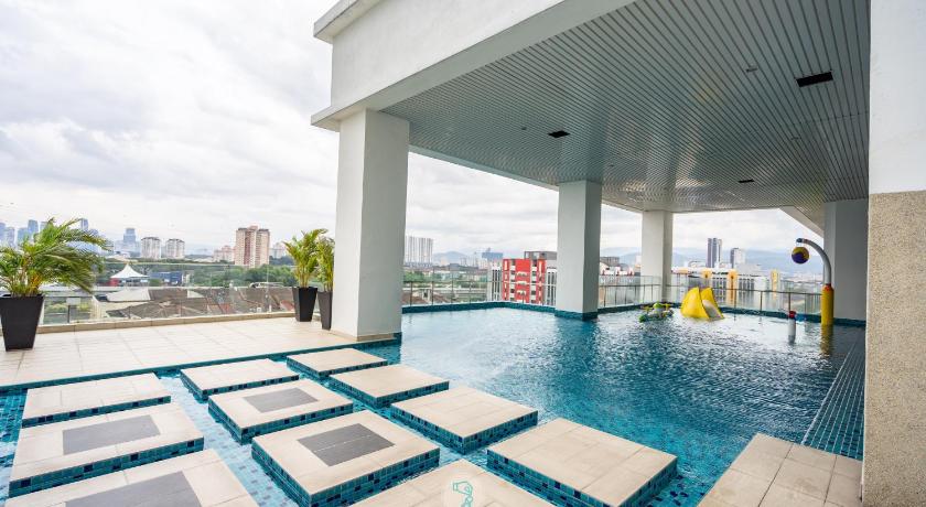 Lovely 3-bedroom condo with pool for 8 pax - Cheras photo