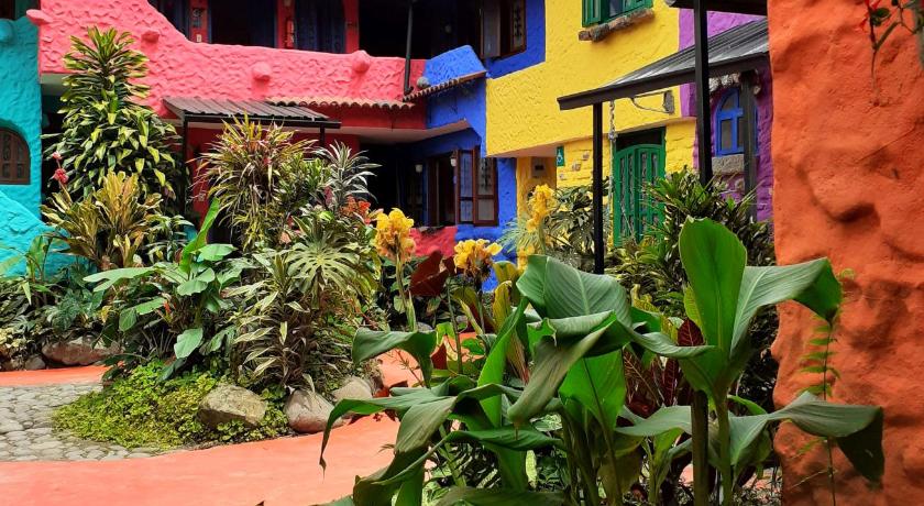 CasKaffeSu Hotel and Restaurant Mindo — Hotel in Mindo