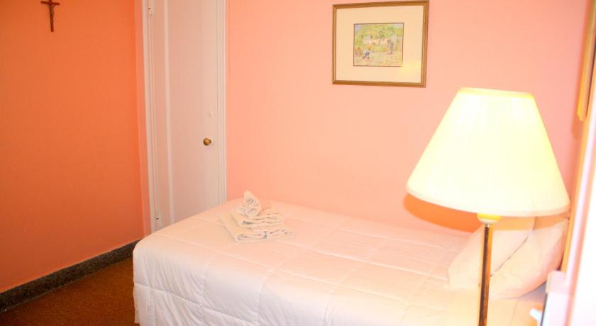 Image of Single Room with Shared Bathroom 0