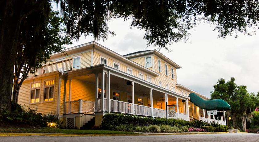 Lakeside Inn on Lake Dora