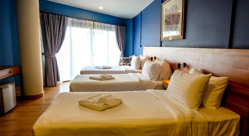 Image of 3 Single Beds Corner Room with Balcony 0