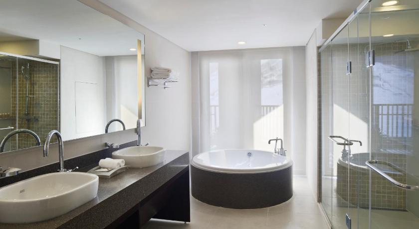 Image of 2 Twin Suite Slope View 2