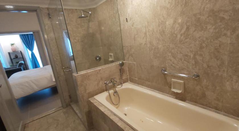 Rihanna service suite at times square photo