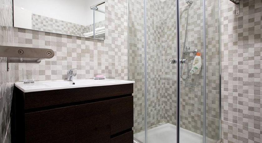 Renewed Apartment in Alfama (near the Cathedral) photo