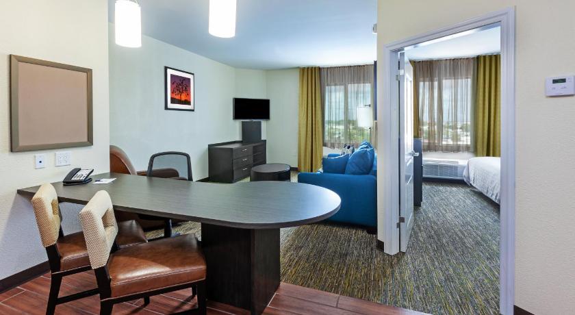 Candlewood Suites Houston - Spring