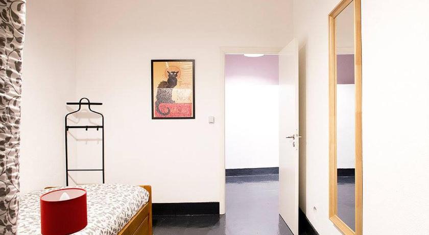Renewed Apartment in Alfama (near the Cathedral) photo