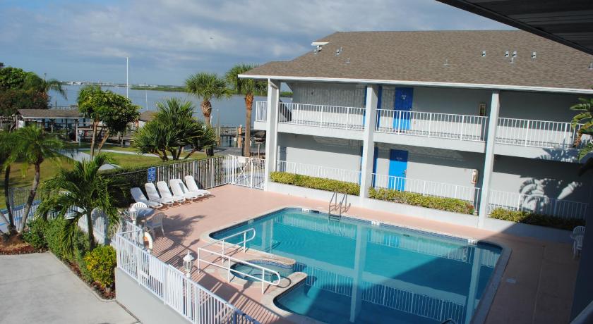 Dockside Inn & Resort photo