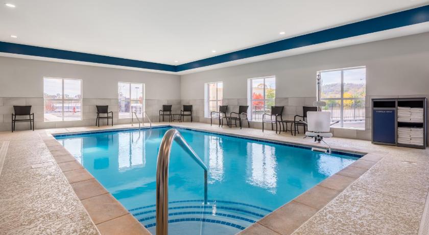 Candlewood Suites Cookeville photo