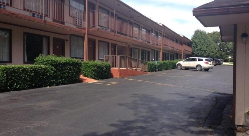 The Parkwood Inn & Suites photo