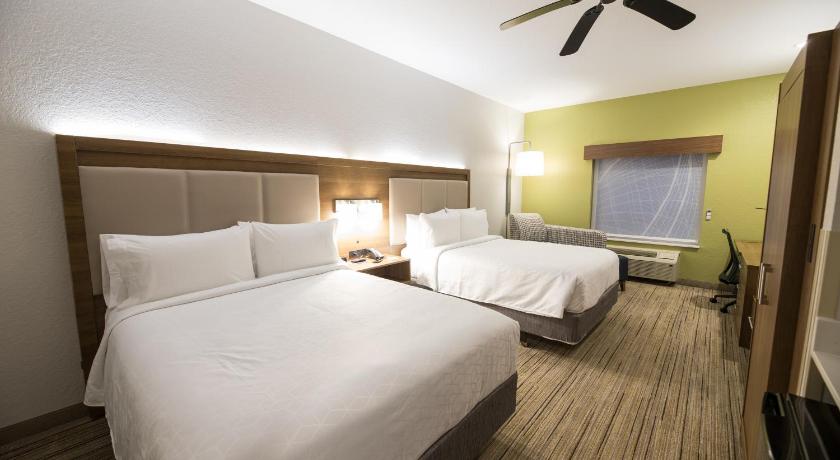 Holiday Inn Express Hotel & Suites Clinton