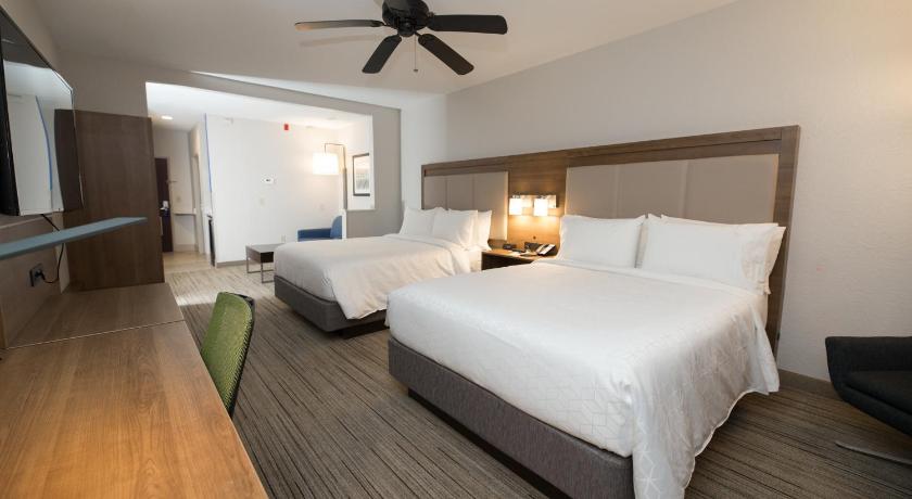 Holiday Inn Express Hotel & Suites Clinton