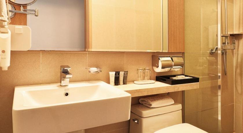 1 Double 1 Single, Nonsmoking, Deluxe Room, Air Conditioningの画像 6