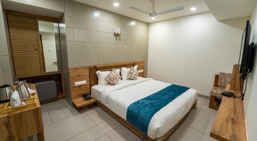 Hotel Pleasant Lake photo