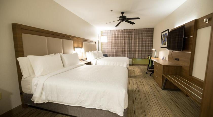 Holiday Inn Express Hotel & Suites Clinton