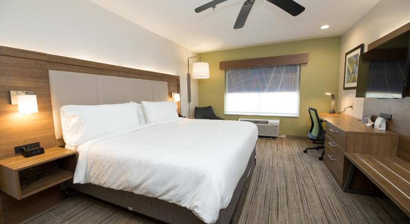 Holiday Inn Express Hotel & Suites Clinton