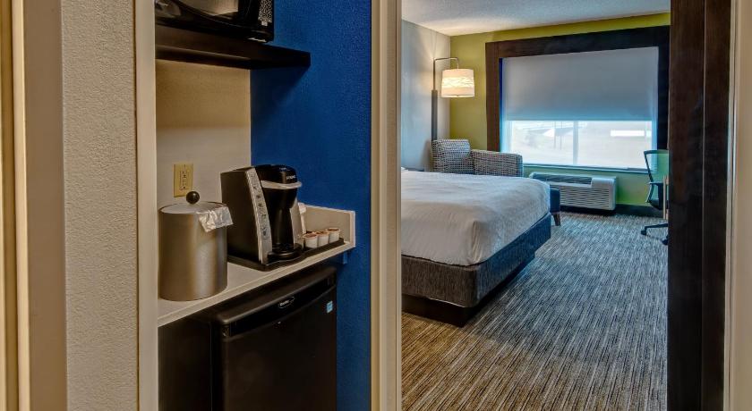 Holiday Inn Express Hotel & Suites Jackson Northeast