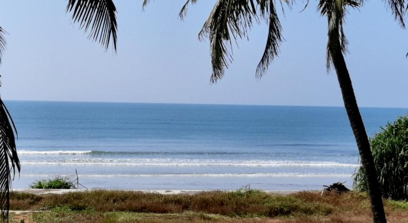 Corniche Beach Resort photo