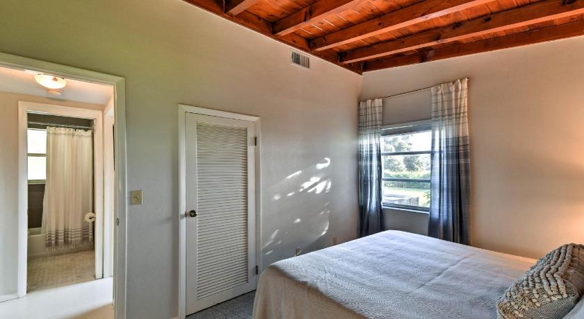 Mid-Century Modern Home 1 Mi to Nokomis Beach photo