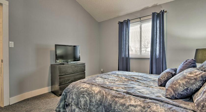 Mount Pocono Condo with Balcony - Near Mt Airy Casino photo