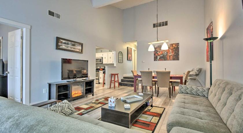 Mount Pocono Condo with Balcony - Near Mt Airy Casino — Hotel in Mount Pocono (PA)