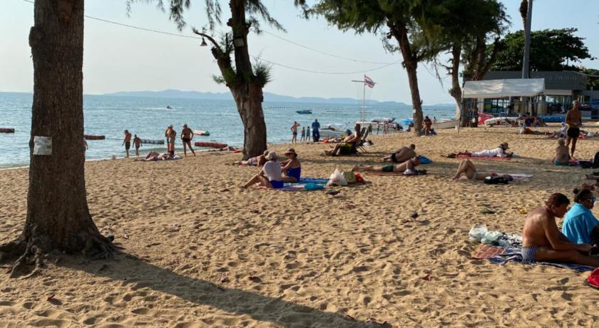 Jomtien Beach Hostel & Guesthouse photo