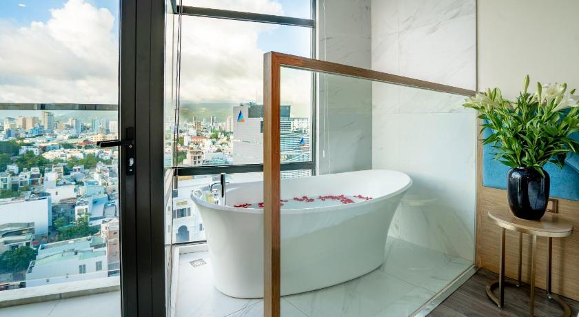 Image of Executive Suite with Balcony 2