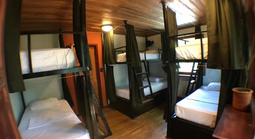 Фото: Отдельный номер с 6 кроватями (Private 6-Bed Room) 0