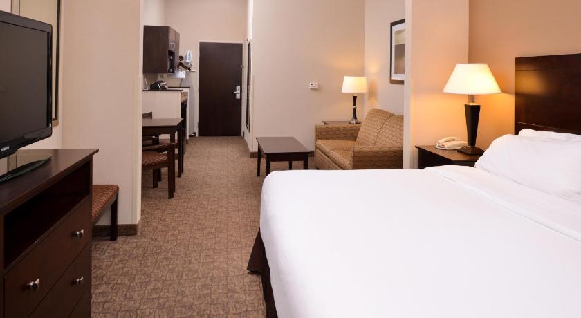 Holiday Inn Express & Suites Fairmont