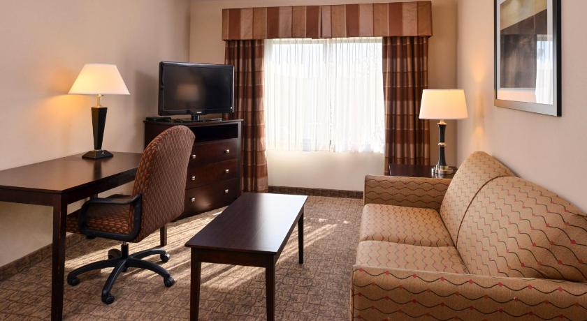 Holiday Inn Express & Suites Fairmont