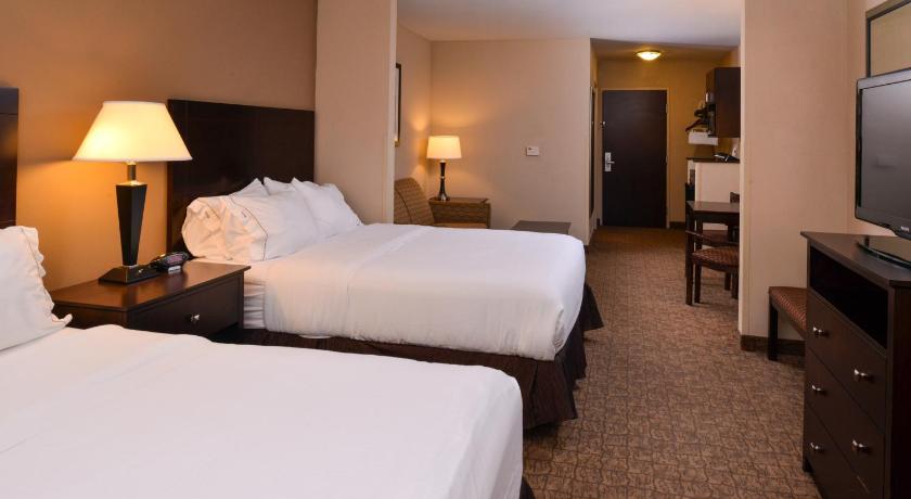 Holiday Inn Express & Suites Fairmont