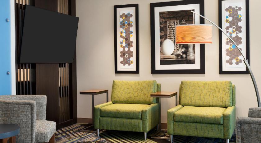 Holiday Inn Express And Suites Beaver Dam photo